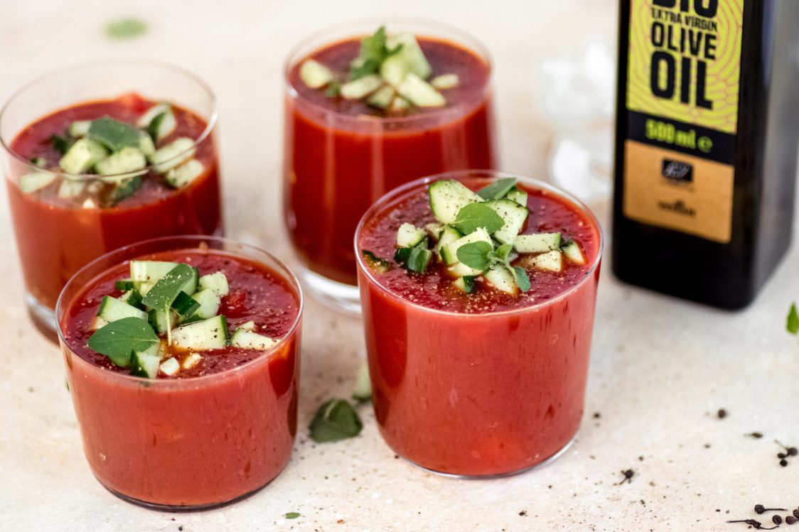 Ricetta fit: zuppa fredda di gazpacho con verdure fresche