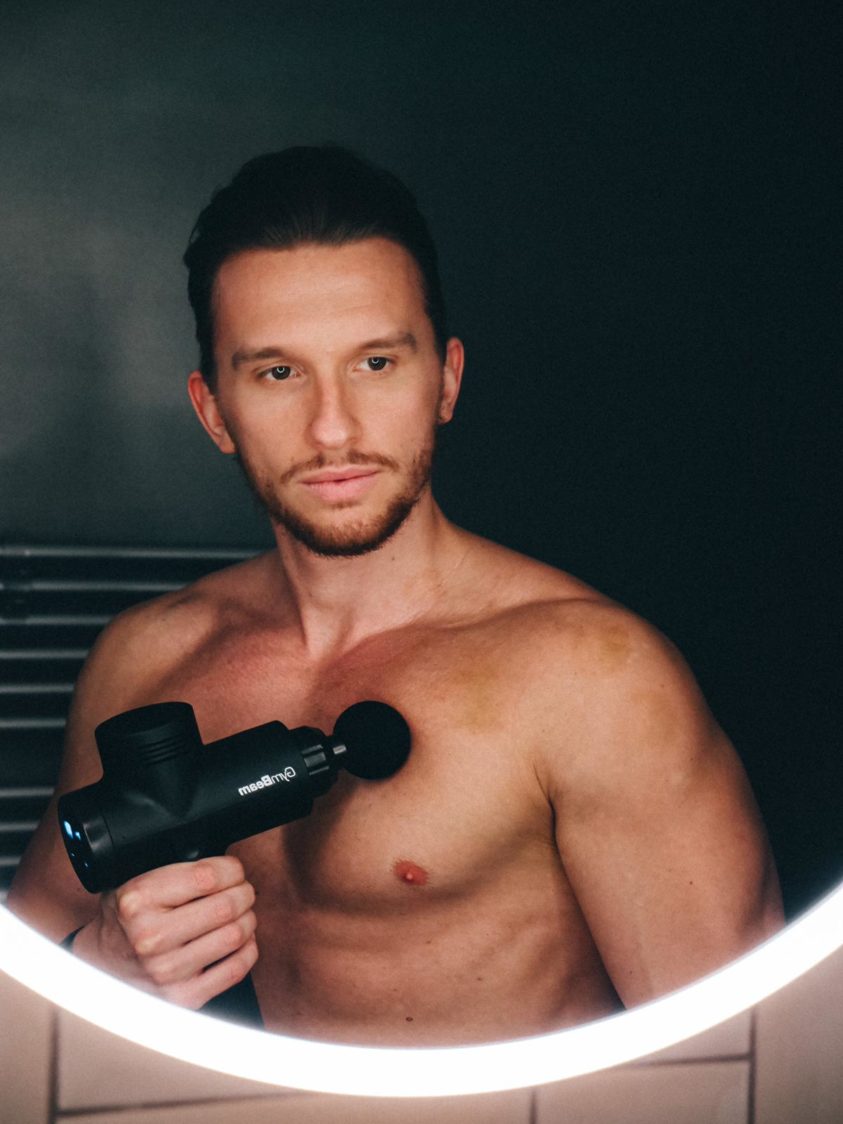 regenerace s pomocí masážní pistole