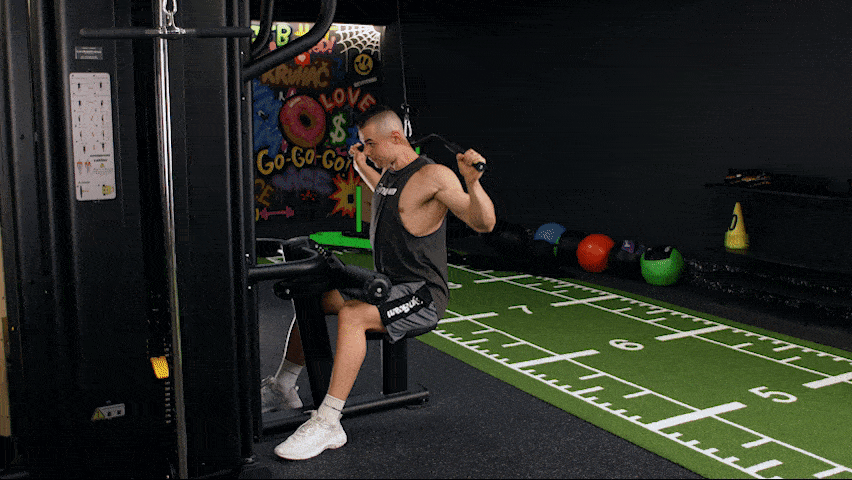 Come eseguire correttamente una Lat machine presa larga?