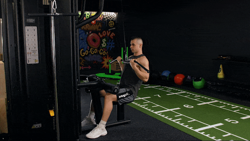 Come eseguire correttamente una Lat machine presa inversa?