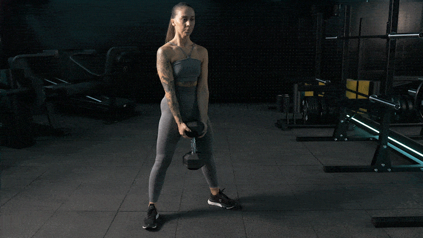 Sumo squat con manubri