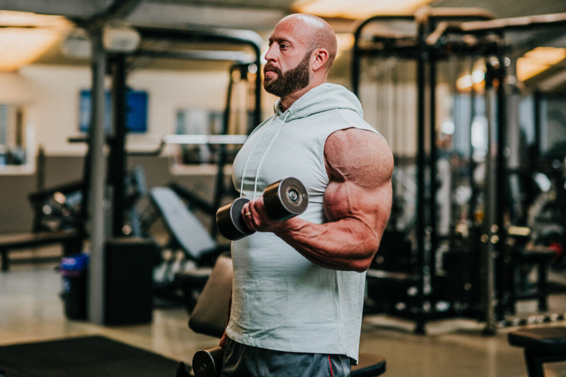 Allenamento della forza con i manubri Allenamento della forza con i manubri