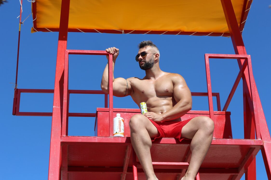 Le bevande di rifornimento ionico possono reintegrare gli elettroliti e occuparsi dell'idratazione ottimale oltre a fornire energia. 