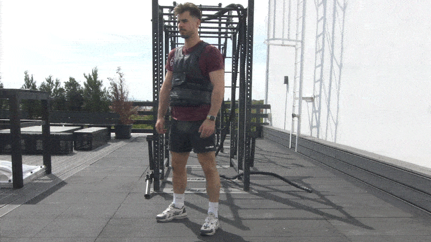 Squat con giubbotto zavorrato