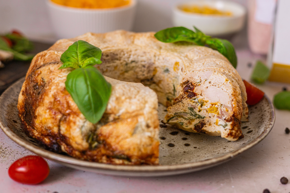 Ciambellone salato con pollo, spinaci e formaggio