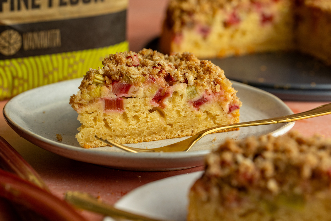 Torta sbriciolata al rabarbaro