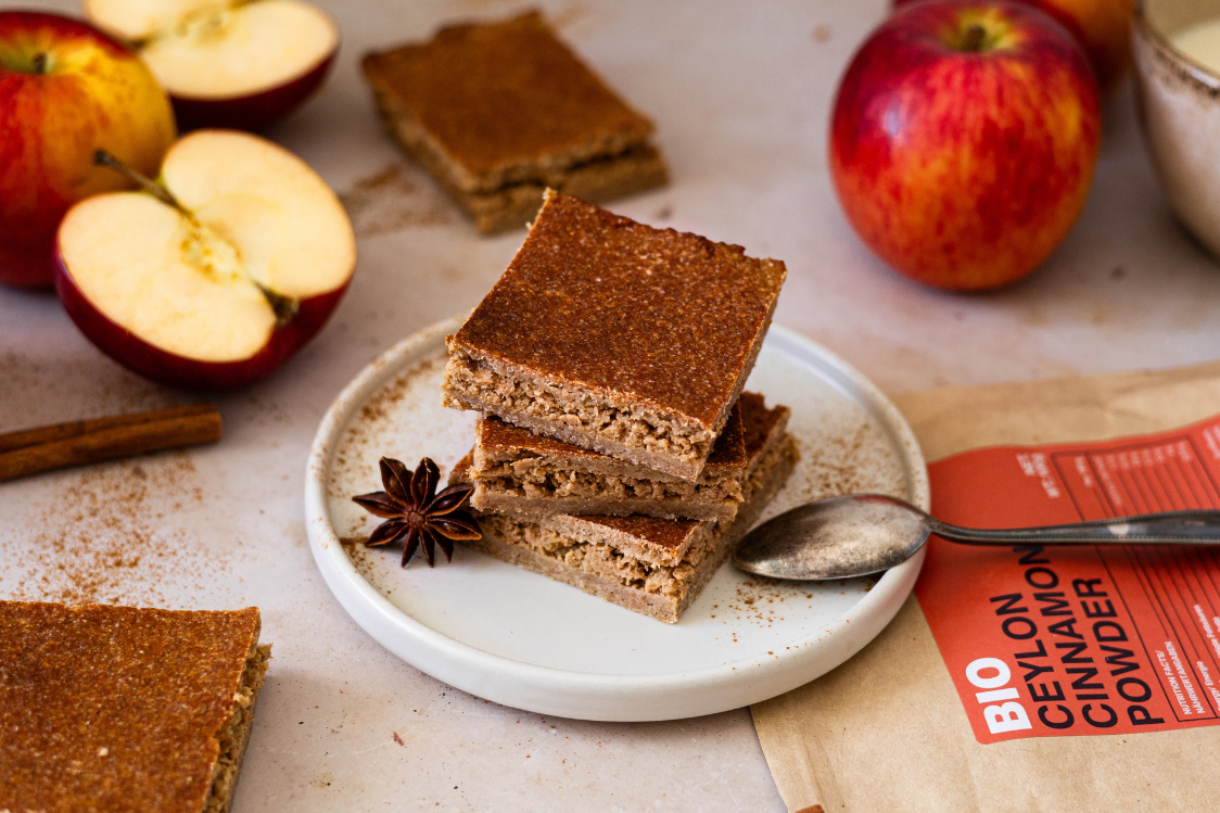 Torta di mele morbida con proteine