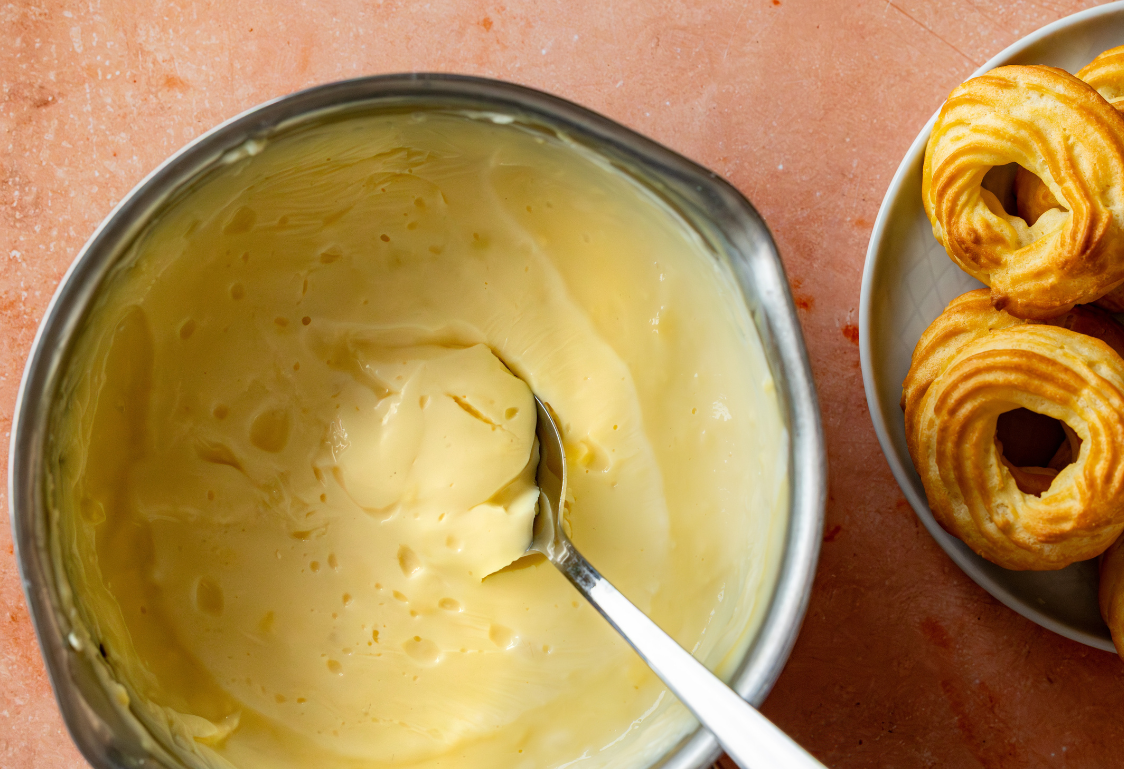 Bignè a ciambella con crema pasticcera - Preparazione della crema Bignè a ciambella con crema pasticcera - Preparazione della crema