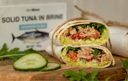 Ricetta fit: Wrap al tonno con salsa di avocado e verdure