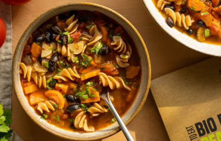 Ricetta fit: Minestra di fagioli neri con pasta proteica