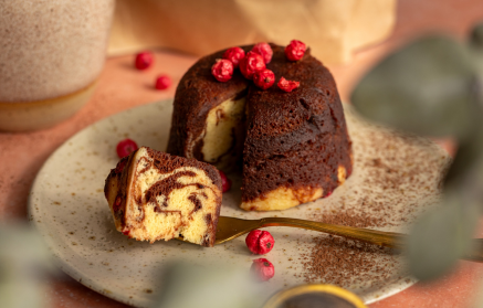 Ricetta fit: Mug cake marmorizzata al ribes rosso