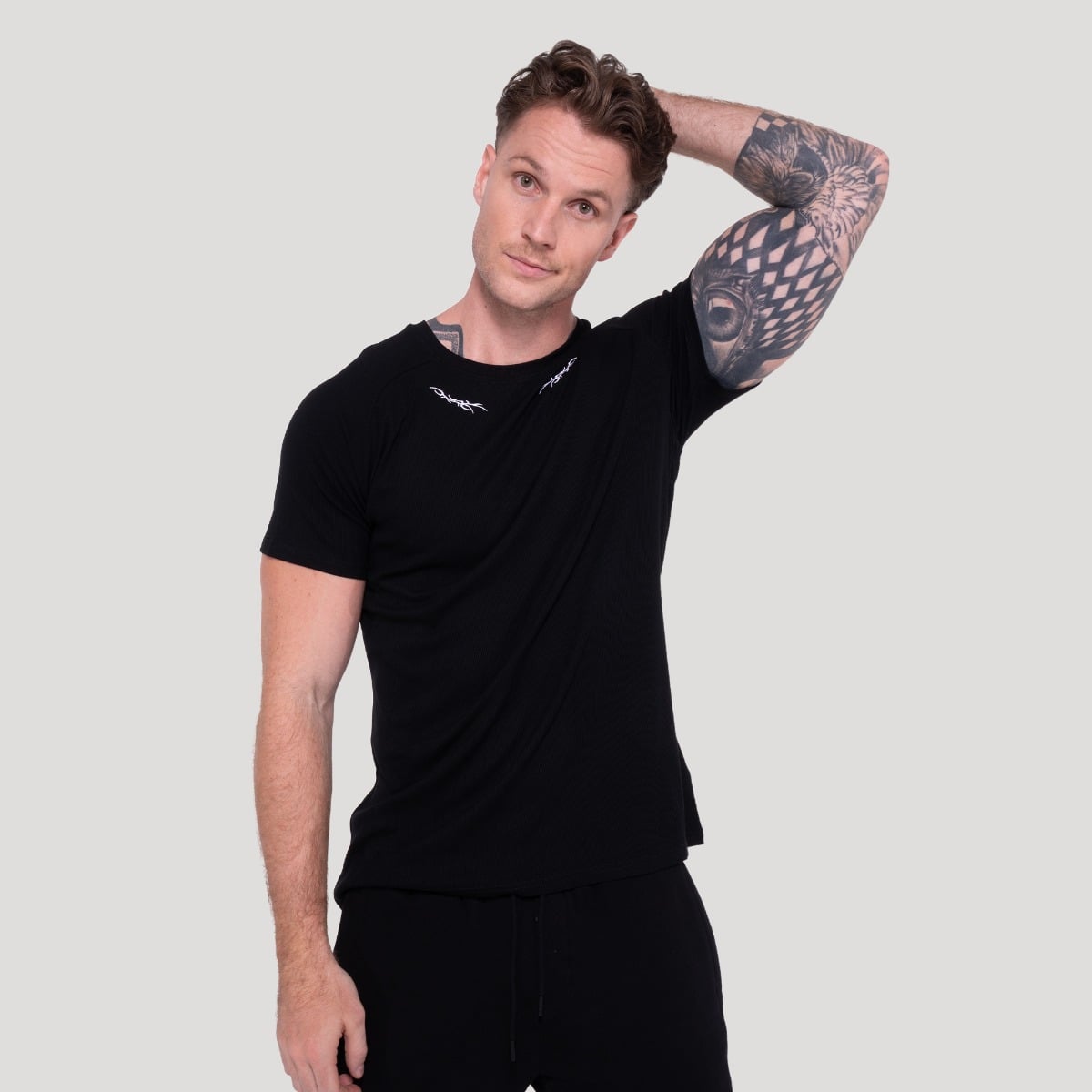 Maglietta a Coste Tribal Black - GymBeam