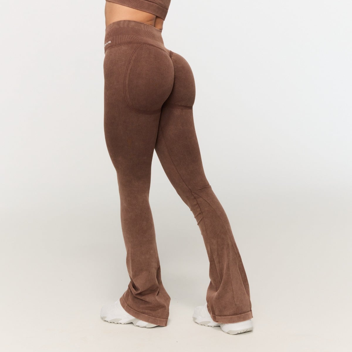 Pantaloni Seamless Flare Fierce Brown - GymBeam