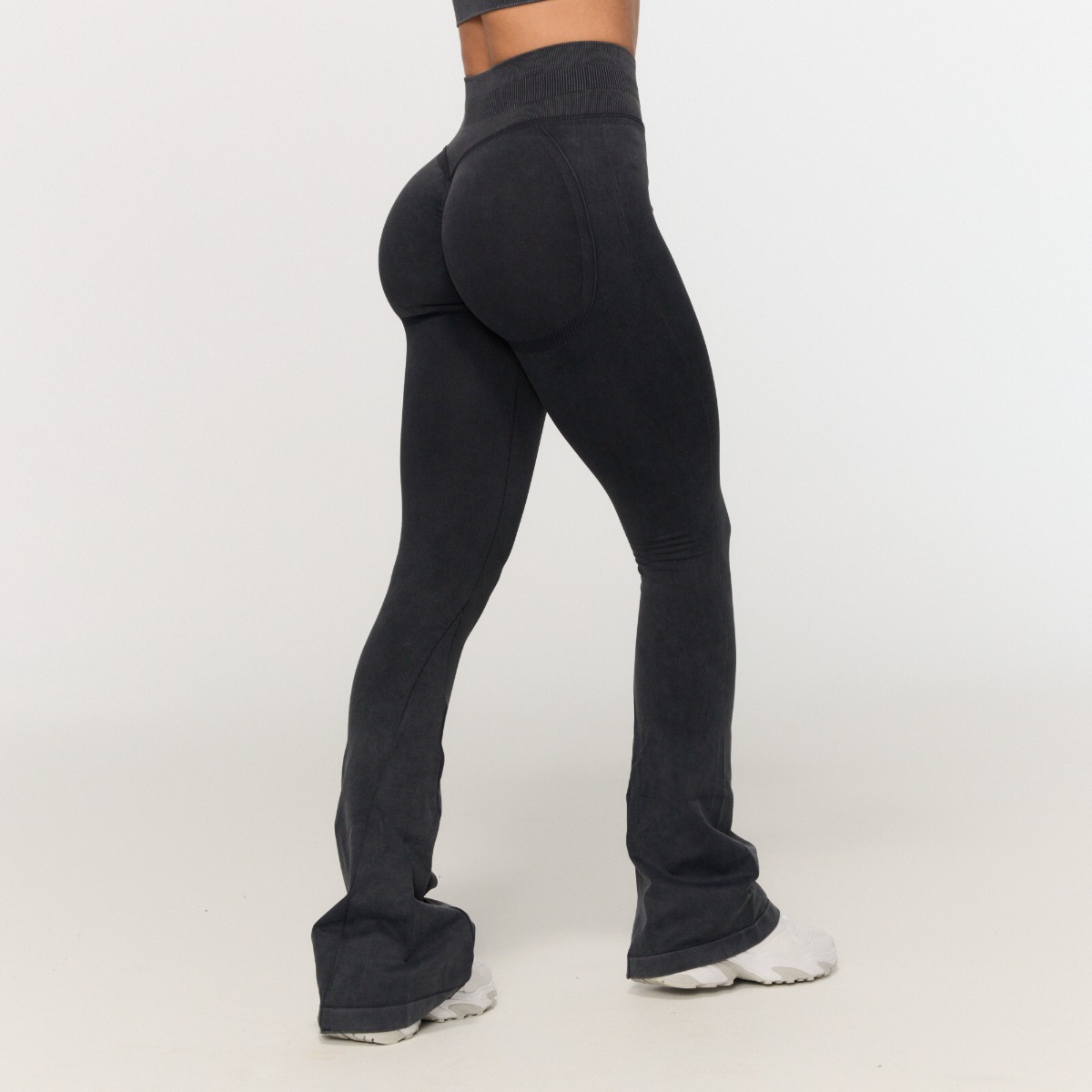 Pantaloni Seamless Flare Fierce Dark Grey - GymBeam