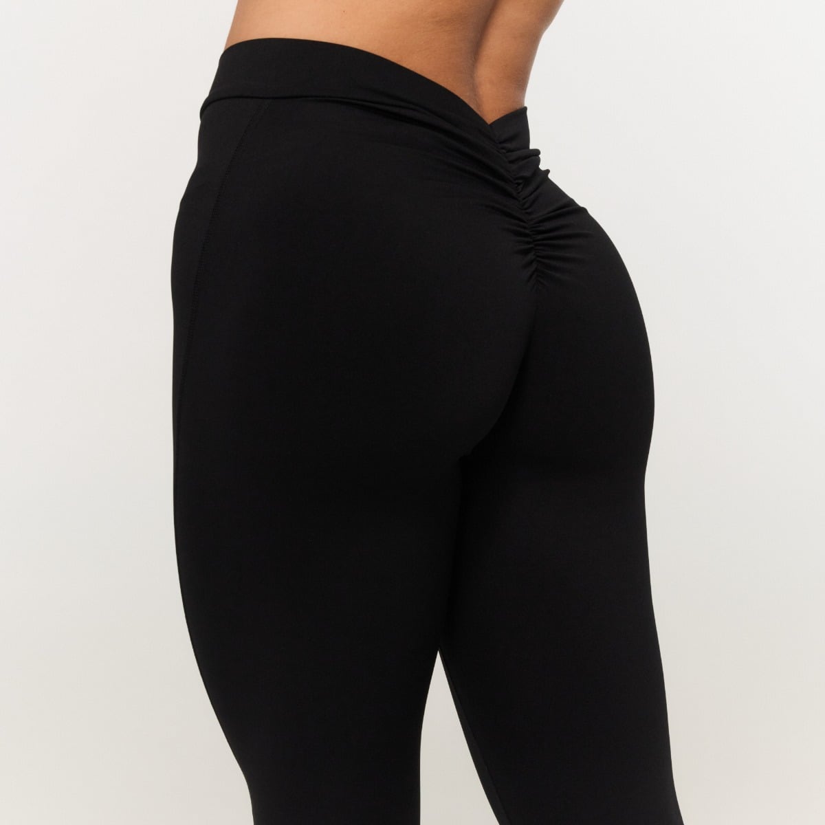 Pantaloni Flare Fierce V-Back Black - GymBeam