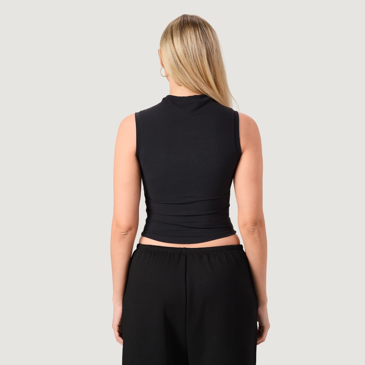 Top a Collo Alto NEO Black - GymBeam